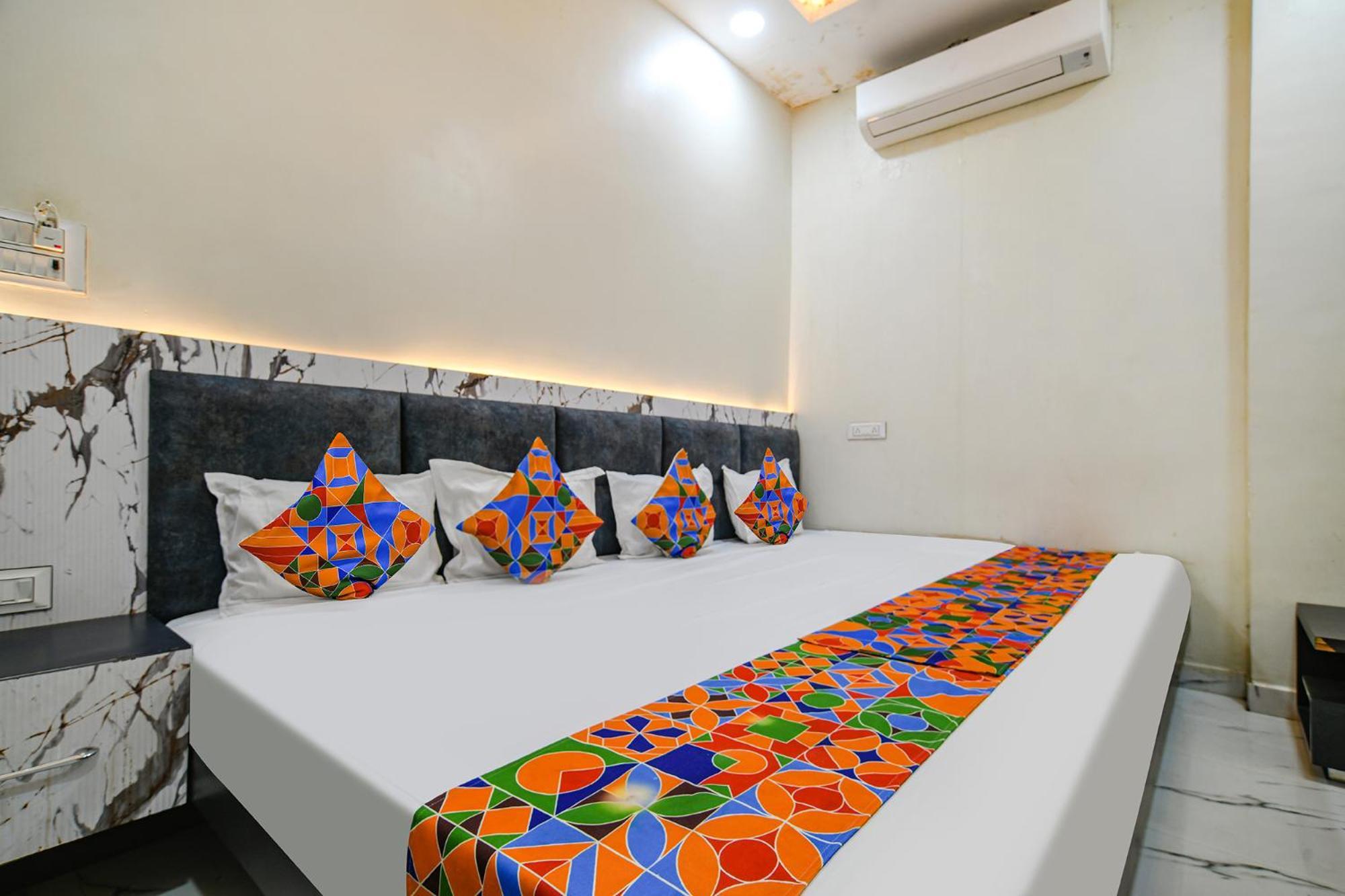 Fabexpress Orbit Hotel Уджайн Екстериор снимка