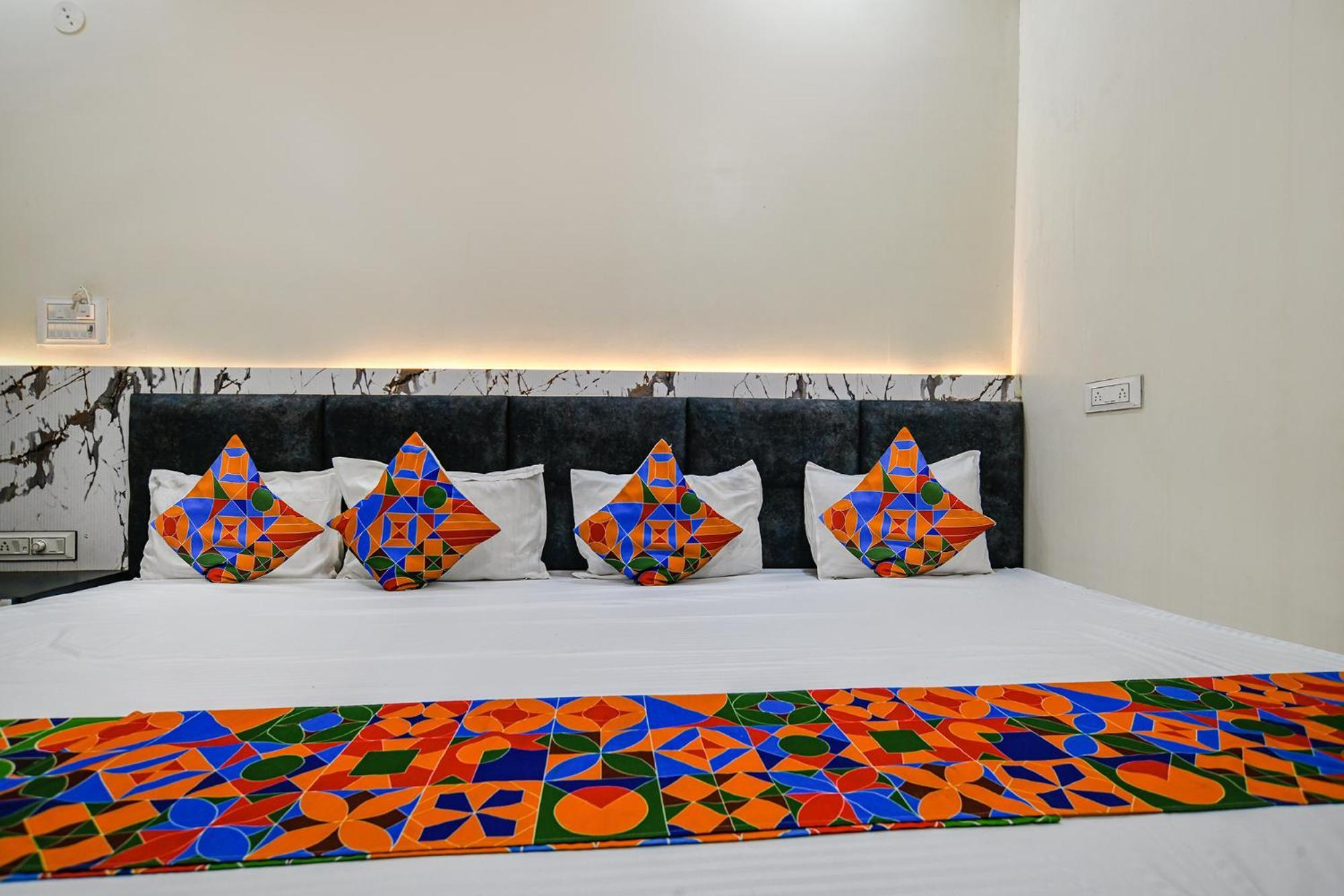 Fabexpress Orbit Hotel Уджайн Екстериор снимка