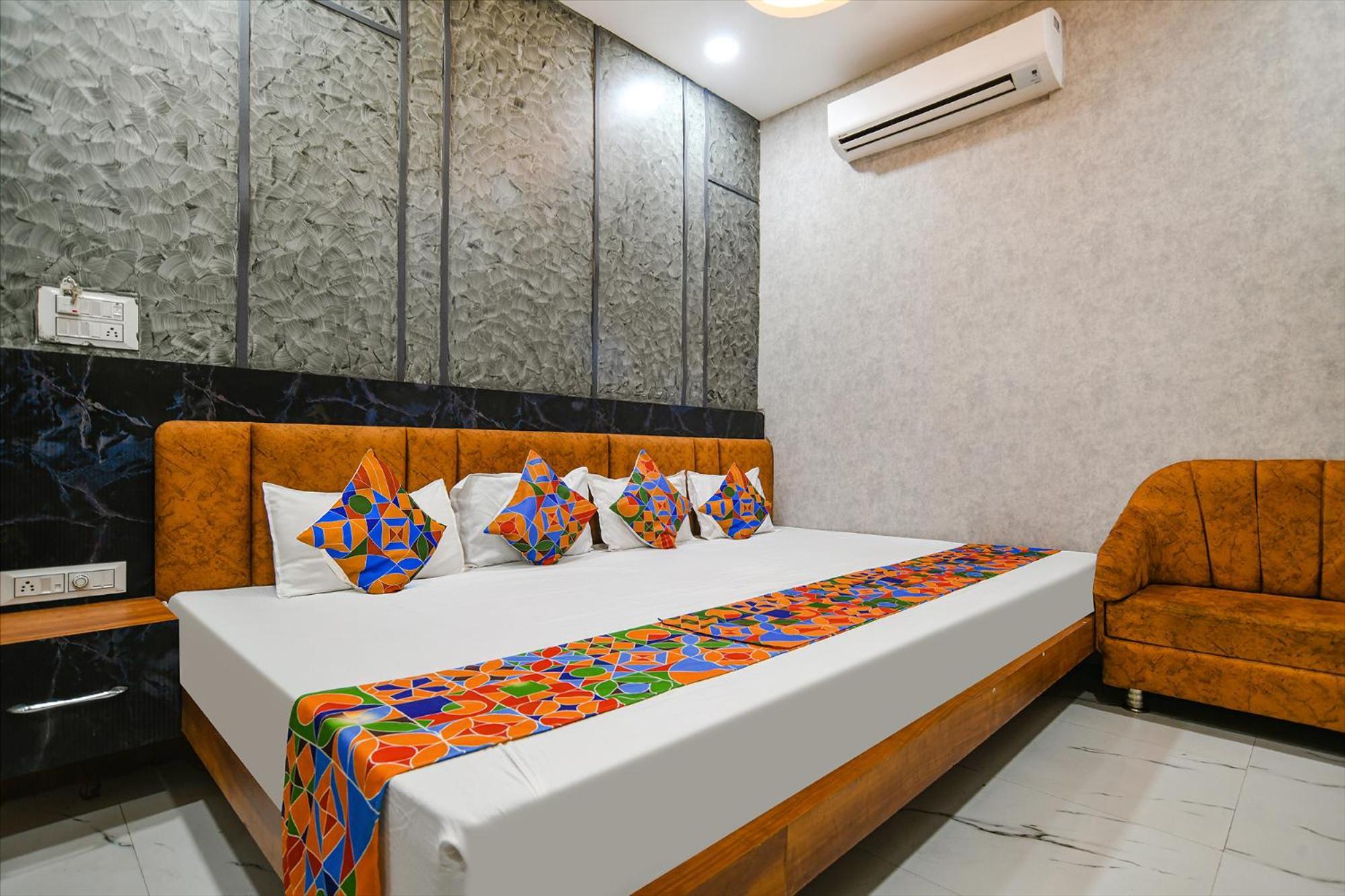 Fabexpress Orbit Hotel Уджайн Екстериор снимка