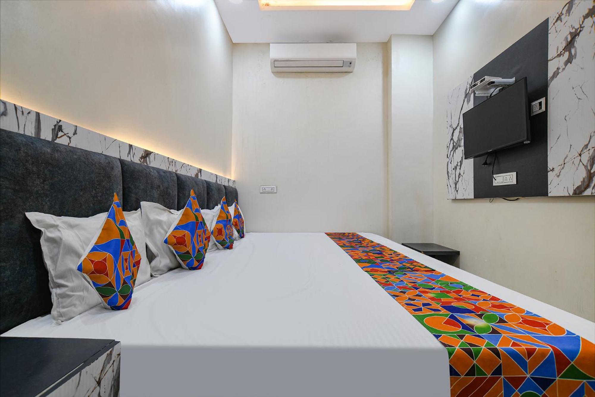 Fabexpress Orbit Hotel Уджайн Екстериор снимка